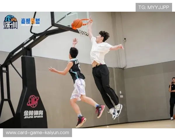 篮球少年隔扣引爆全场:青春与激情的瞬间奇迹 篮球少年隔扣引爆全场:青春与激情的瞬间奇迹