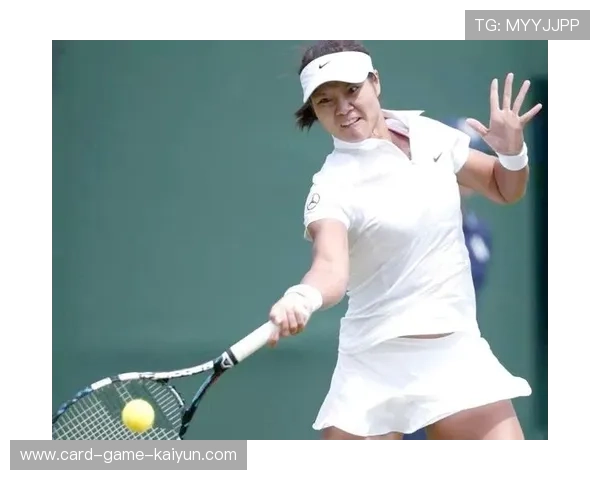 网球选手击球打中摄影师!赶紧道歉 网球选手击球打中摄影师!赶紧道歉