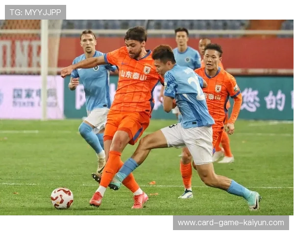 山东泰山前场压缩空间极佳,让对方难以周转 山东泰山前场压缩空间极佳,让对方难以周转